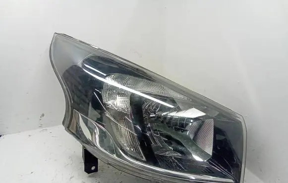 Opel Vivaro Headlight/headlamp 260108099R 93867955PL 1LE011565