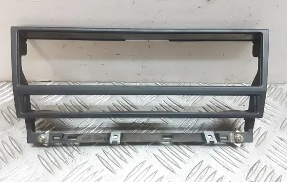 BMW 5 E39 Climate control/heater control trim 8247302