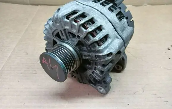 Audi A4 S4 B9 Generator/alternator 04L903024A