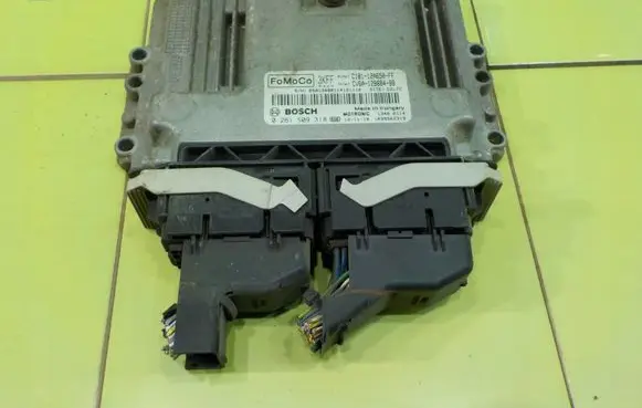 Ford Fiesta Engine control unit/module C1B112A650FF