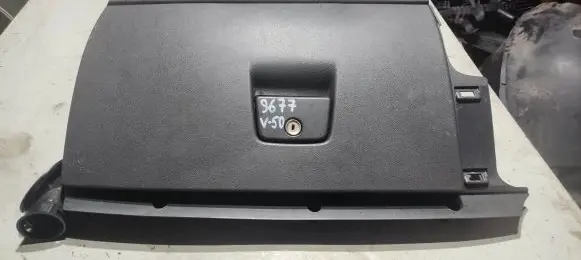 Glove box