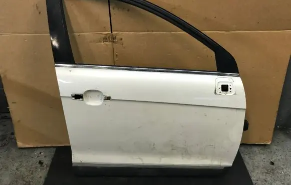 Chevrolet Captiva Front door