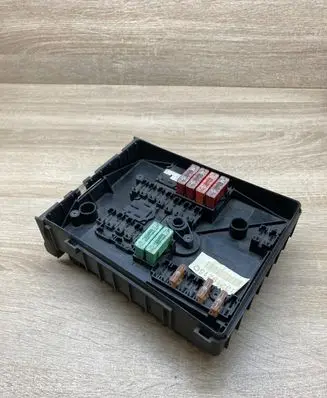 Volkswagen Golf V Fuse module 1K0937125A