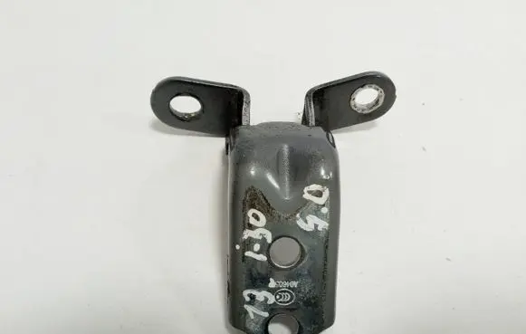 Hyundai i30 Rear door upper hinge