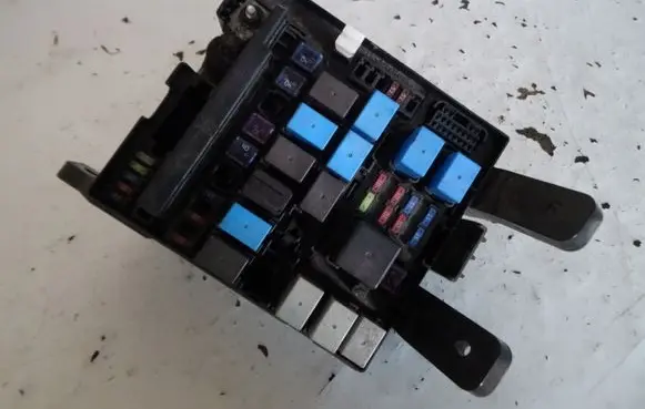 KIA Sportage Fuse module 9195025010