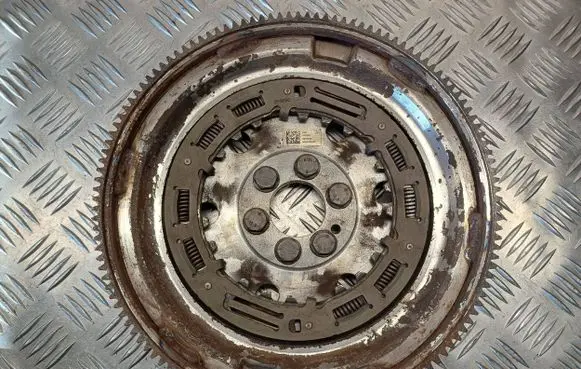 Volkswagen Polo V 6R Flywheel 04B105266C