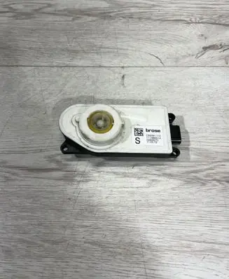 BMW X4 G02 Radiator active air flap actuator C93091112 111466514 02858270