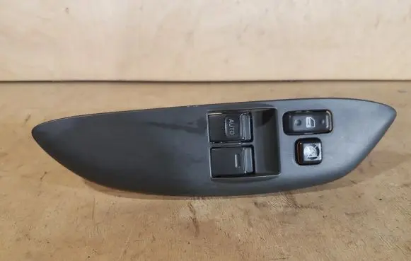 Toyota Yaris Electric window control switch