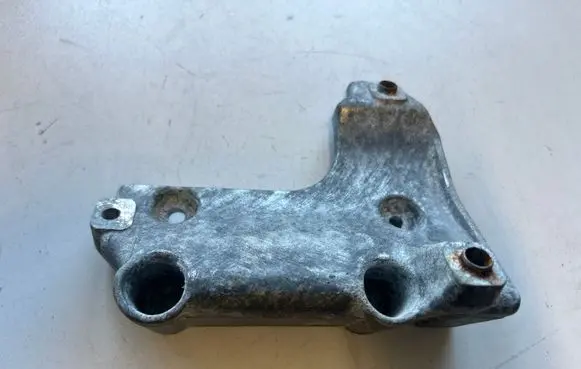 BMW 5 E60 E61 A/C compressor mount bracket 7505980