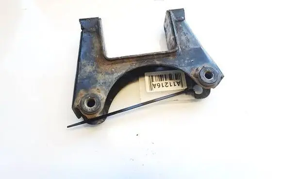 Volkswagen Polo IV 9N3 Engine mounting bracket 