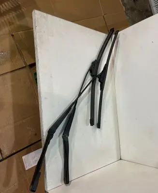 Audi A8 S8 D2 4D Front wiper blade arm 4D1955408B 4D1955407B