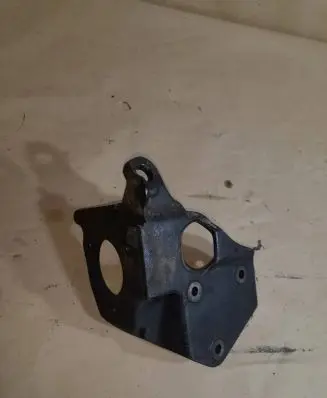 Volvo S70 V70 V70 XC Engine mounting bracket 074130147C