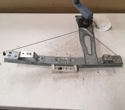 Rear door manual window regulator
