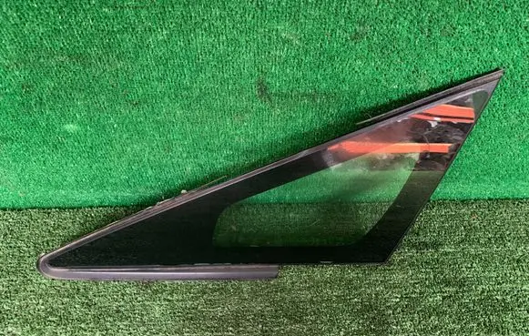 Toyota Prius (XW30) Front door vent window glass four-door 