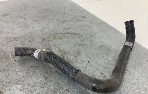 Toyota Avensis T270 Engine coolant pipe/hose