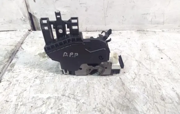 Mercedes-Benz CLA C117 X117 W117 Front door lock A0997202401