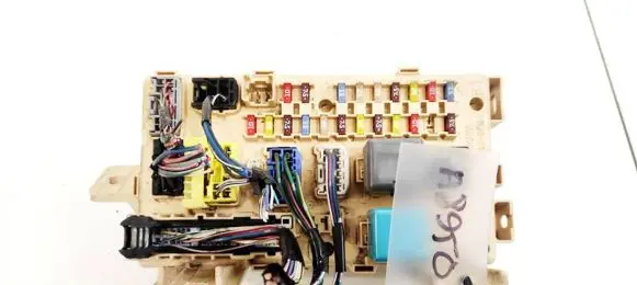 Toyota Avensis T250 Fuse box set 8264105060 82641-05060