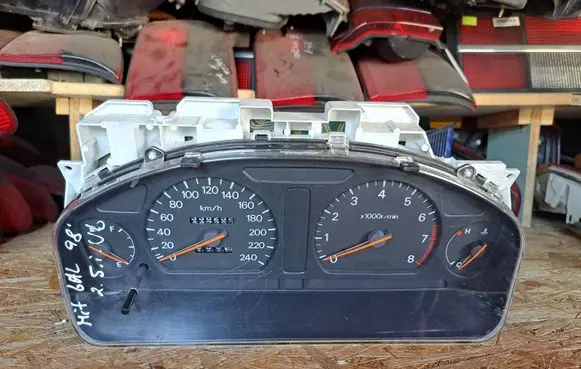 Mitsubishi Galant Speedometer (instrument cluster) MR216545 1573706761