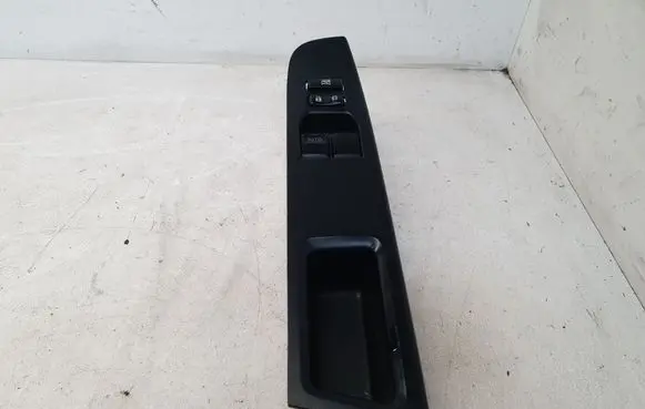 Toyota Yaris Electric window control switch 742320D680
