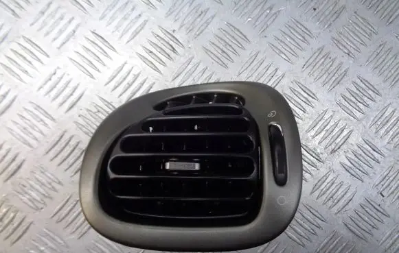Citroen Xsara Picasso Dashboard side air vent grill/cover trim