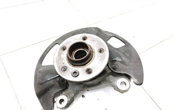 Front wheel hub