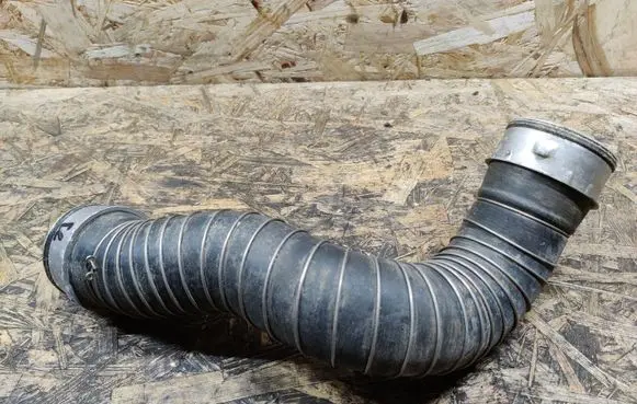Mercedes-Benz CLK A209 C209 Intercooler hose/pipe A2095280182