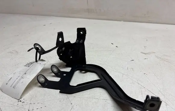 BMW 5 F10 F11 Fender mounting bracket 7183752
