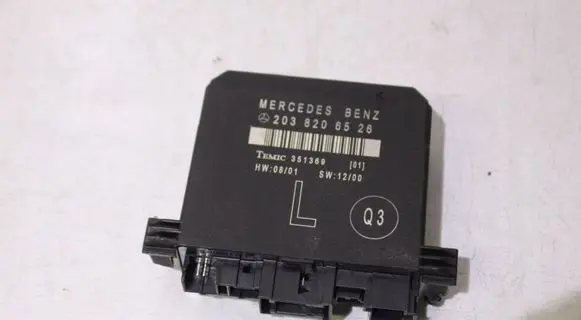Mercedes-Benz C W203 Door control unit/module 2038206526