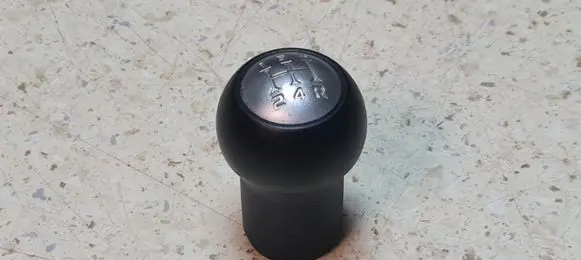 Mitsubishi Colt Gear lever shifter trim leather/knob