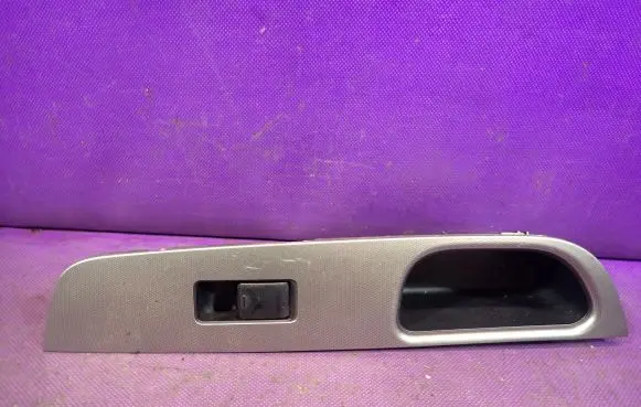 Nissan Versa Quarter vent window switch 82961EM31A
