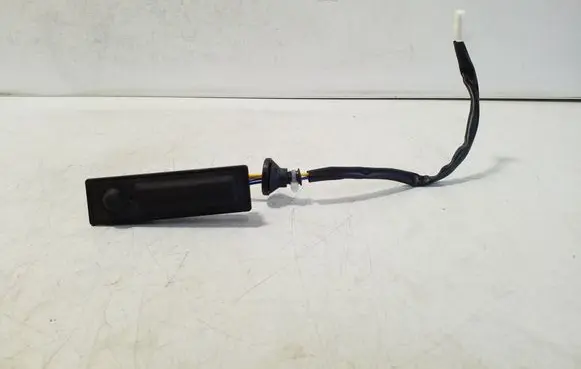 Nissan Qashqai J12 Tailgate opening switch 