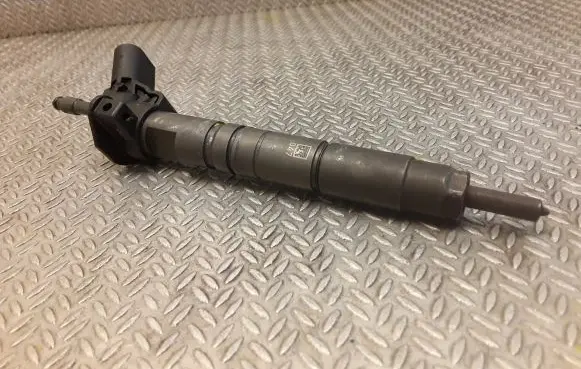 Mercedes-Benz CLS C218 X218 Fuel injector 6420701187 A6420701187