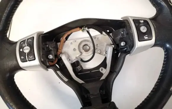Steering wheel buttons/switches