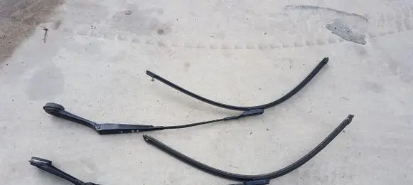 Ford Focus Front wiper blade arm