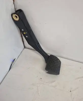 Volkswagen PASSAT CC Brake pedal 1K1723143F