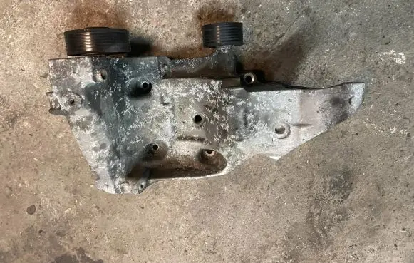 BMW 1 E81 E87 Generator/alternator bracket 7882639