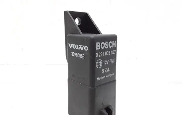 Volvo V70 Glow plug pre-heat relay 30785663 0281003047