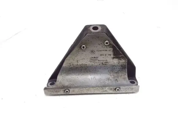 BMW 5 GT F07 Engine mounting bracket 6777628