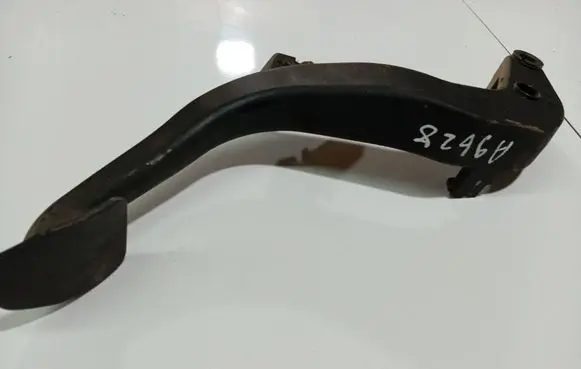 BMW 1 E81 E87 Clutch pedal 35316
