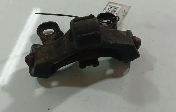 Audi A3 S3 8P Muffler mount bracket/holder 6Q0253147