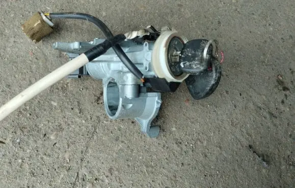 Mitsubishi Pajero Ignition lock 337360