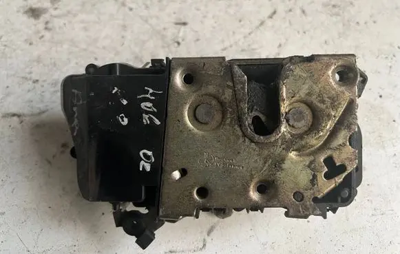 Peugeot 406 Front door lock