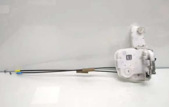 Mitsubishi ASX Front door lock 10827