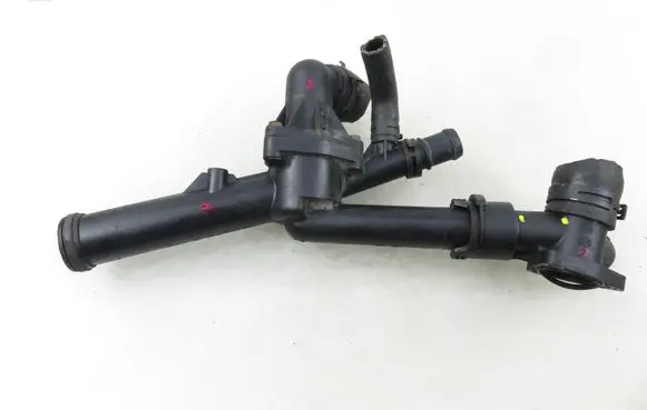 Volkswagen PASSAT B6 Engine coolant pipe/hose 03H121131