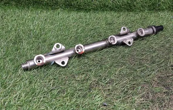 Volkswagen Jetta VI Fuel main line pipe 04E133320D 06J905051F
