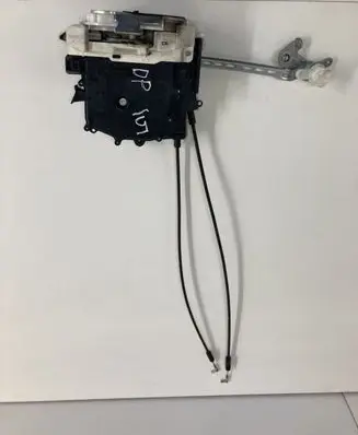 Mitsubishi Outlander Front door lock 10805