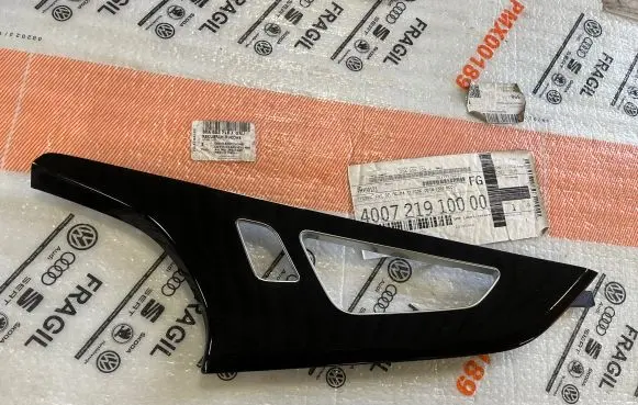 Audi Q7 4M Front door card panel trim 4M8867440J