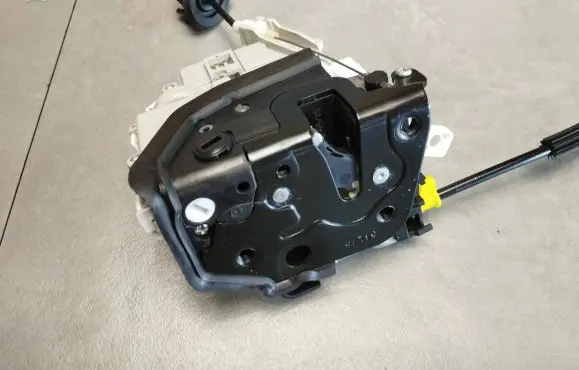 Audi A5 Sportback 8TA Rear door lock 8K0839015H