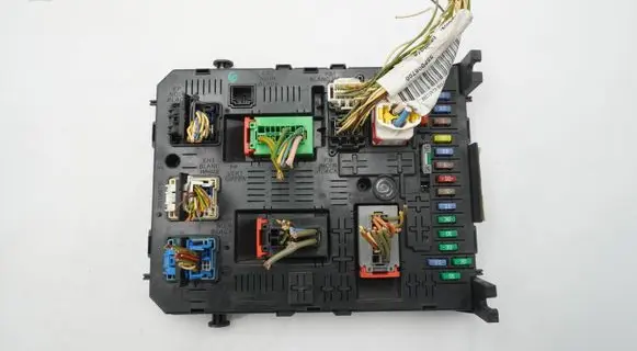 Citroen C5 Fuse module 9666895680