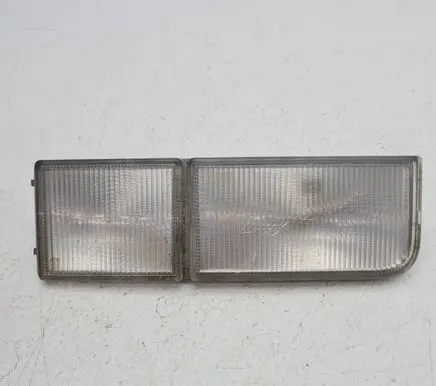 Volkswagen PASSAT B4 Front reflector 340941778
